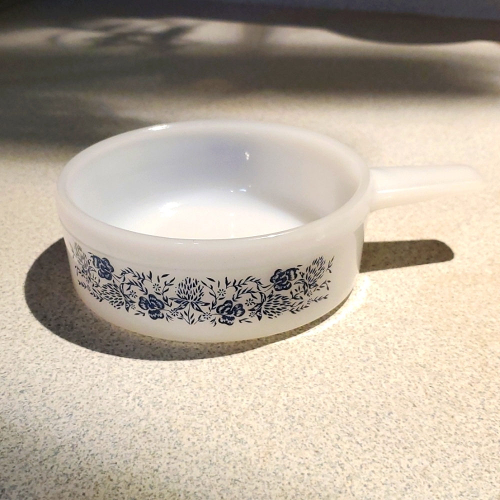 ✨️ Vintage ✨️ Ovenware handled soup bowl - 14 Oz.